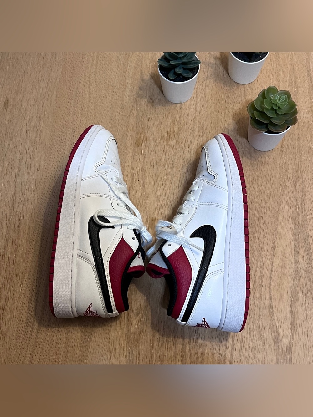 Nike Air Jordan 1 Low (GS) White Gym Red Sneakers in size 5 youth / 6.5 Woman’s - Picture 5 of 8